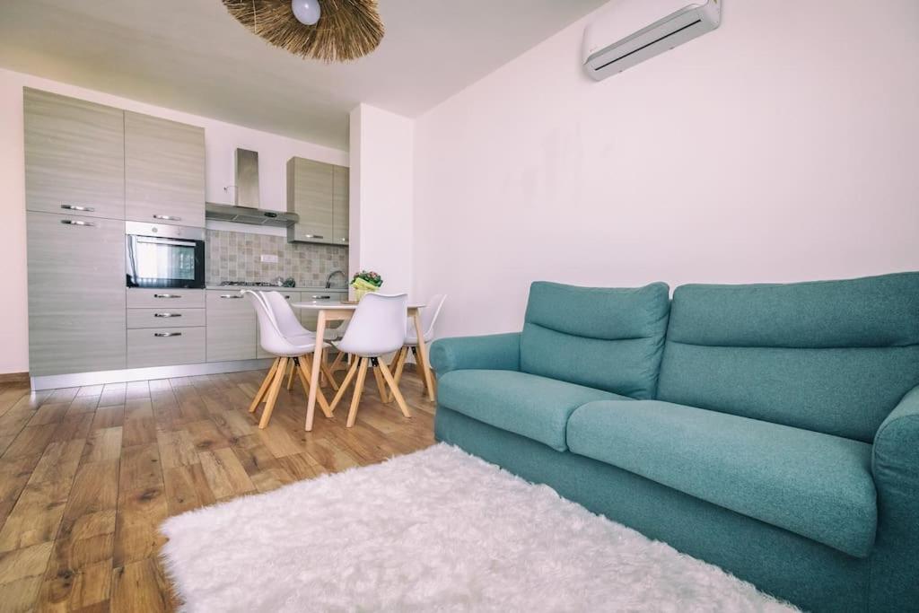 Ad Un Passo Dal Molo Appartement Porto Torres Buitenkant foto