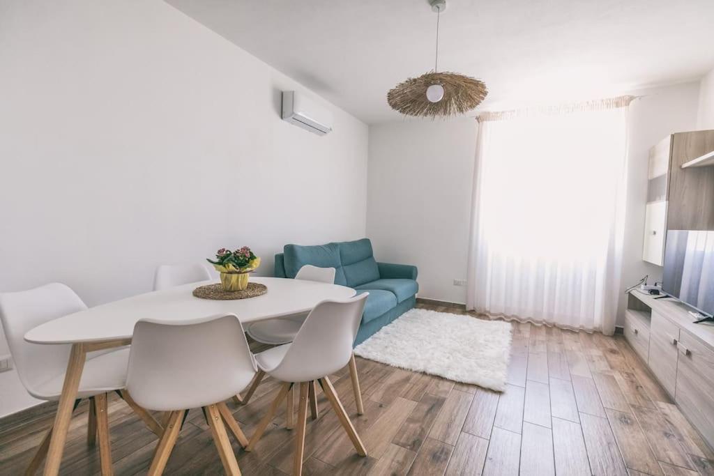 Ad Un Passo Dal Molo Appartement Porto Torres Buitenkant foto
